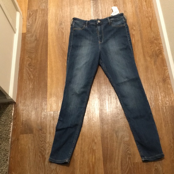 Hollister Jeans - Picture 1 of 6